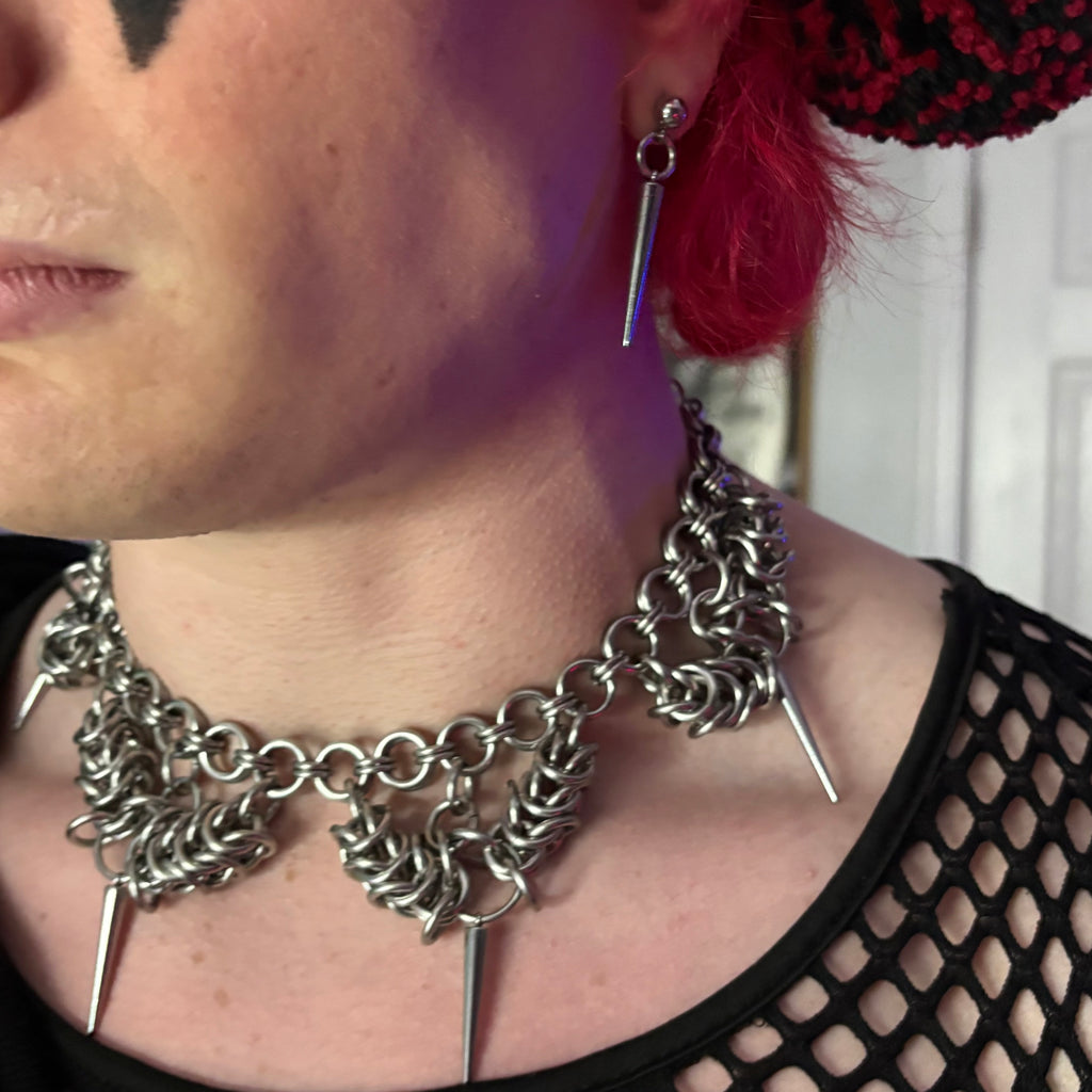 “laughless fool” choker and earrings set