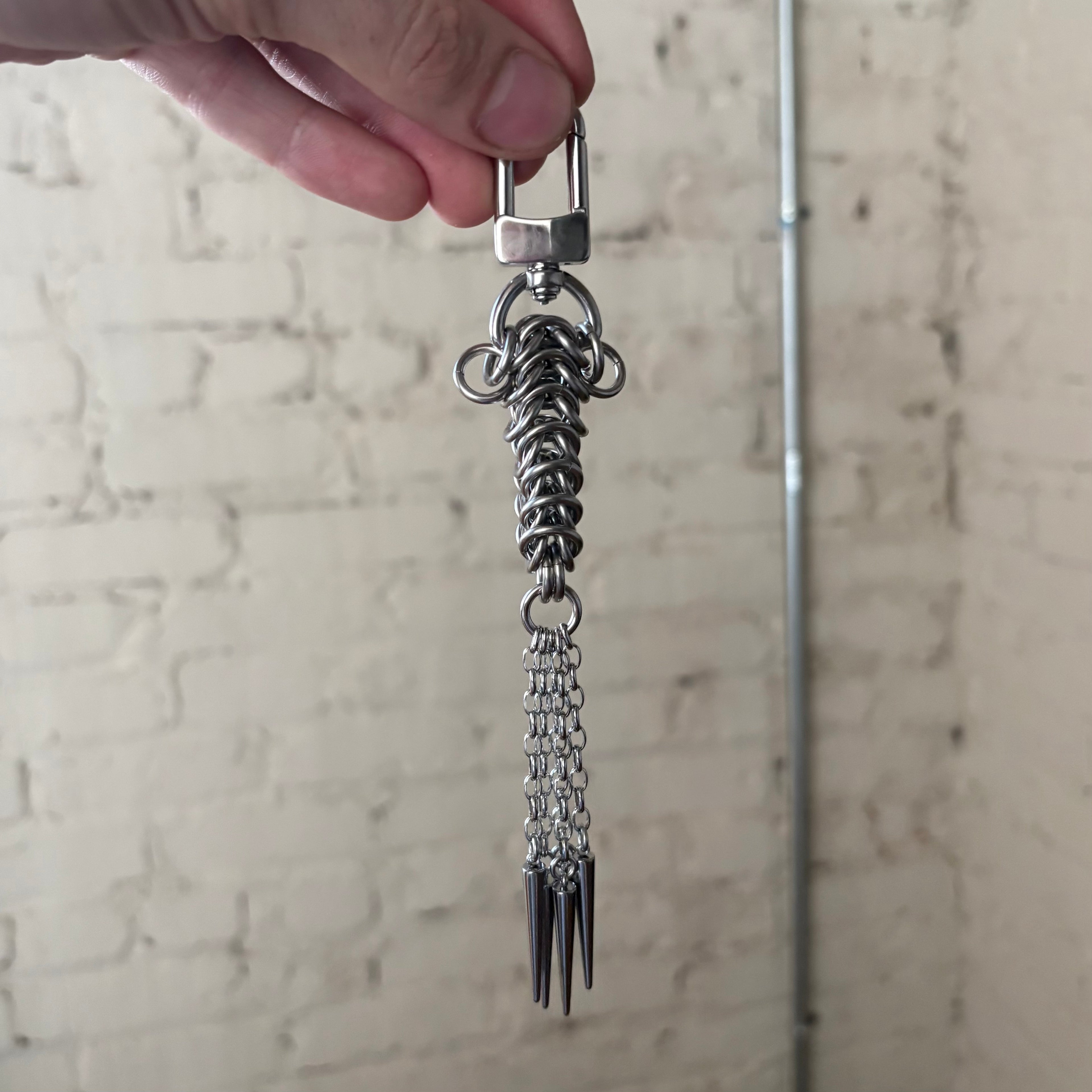 “stinger” chainmail keychain charm