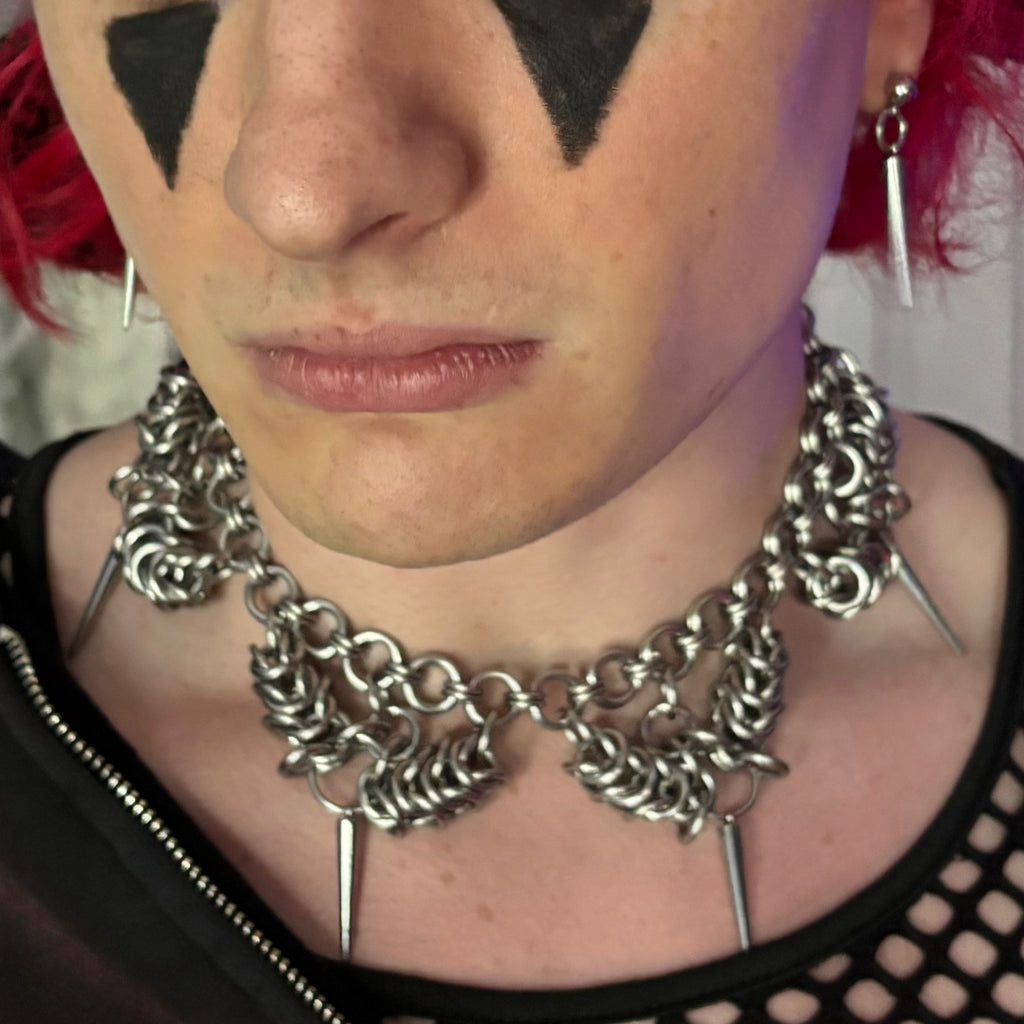 “laughless fool” choker and earrings set