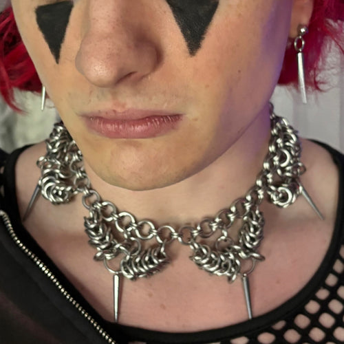 “laughless fool” choker and earrings set