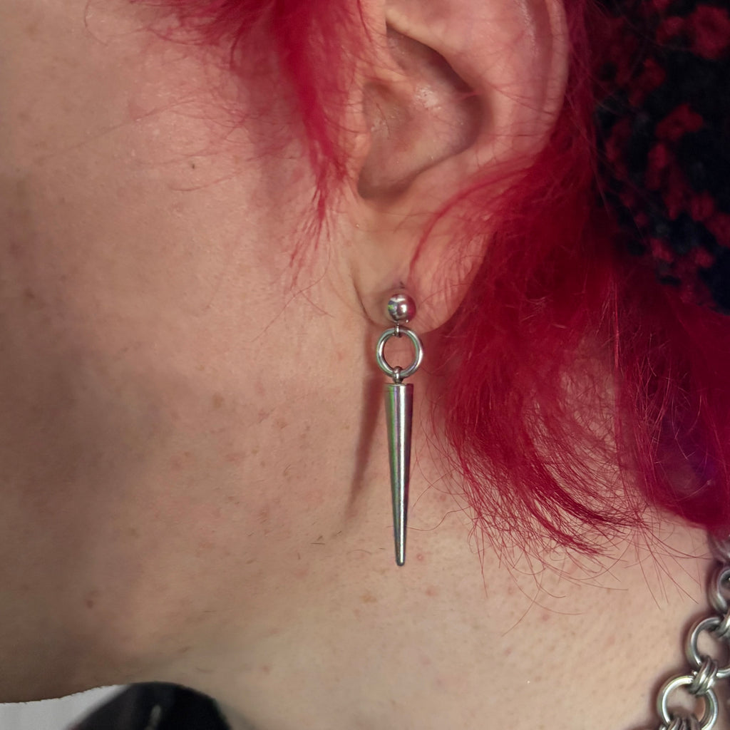 “laughless fool” choker and earrings set