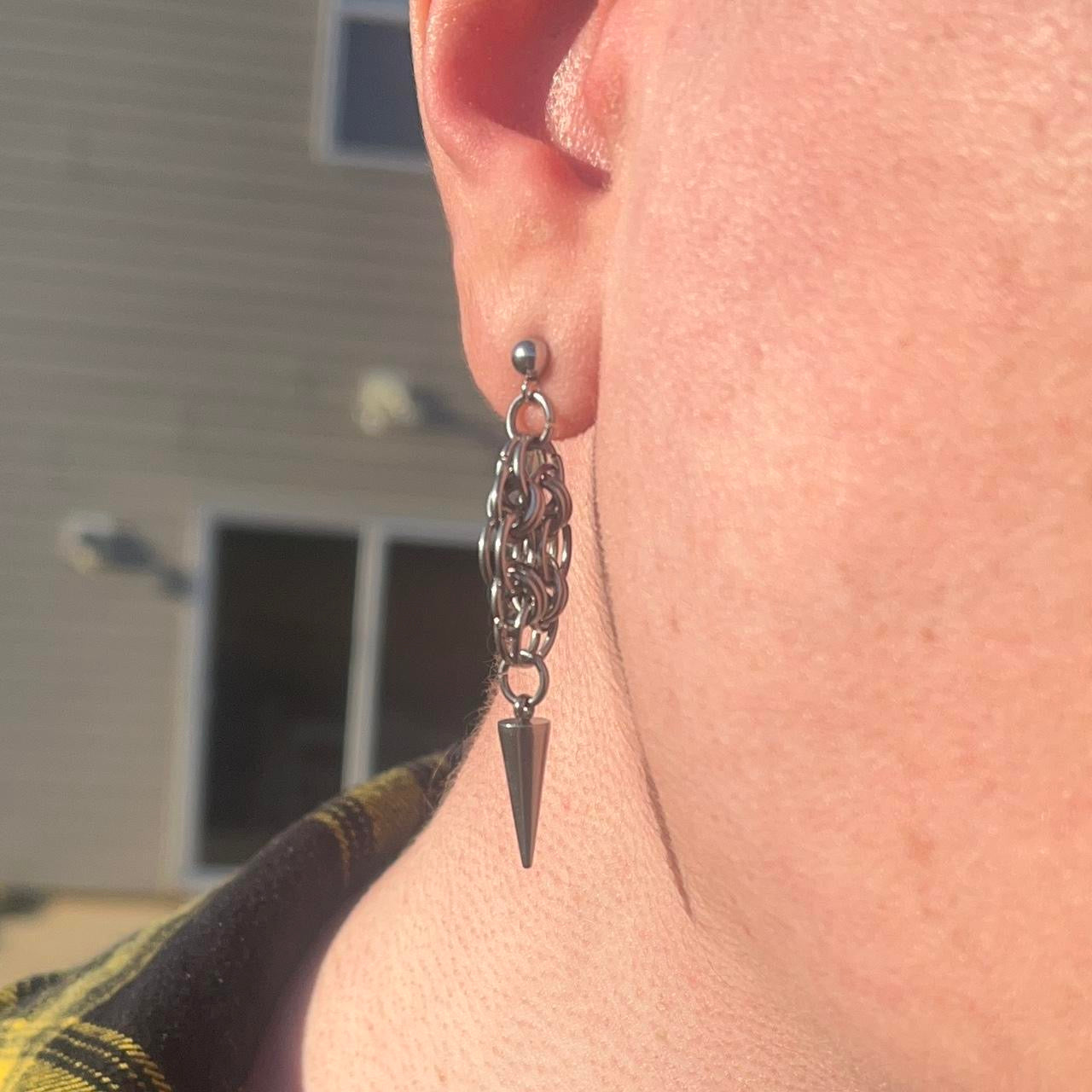 hanging spike chainmail ellipse earrings